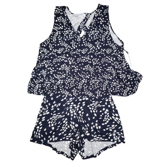 NWT Cupcakes And Cashmere Jaxon Romper Size M - Picture 2 of 9